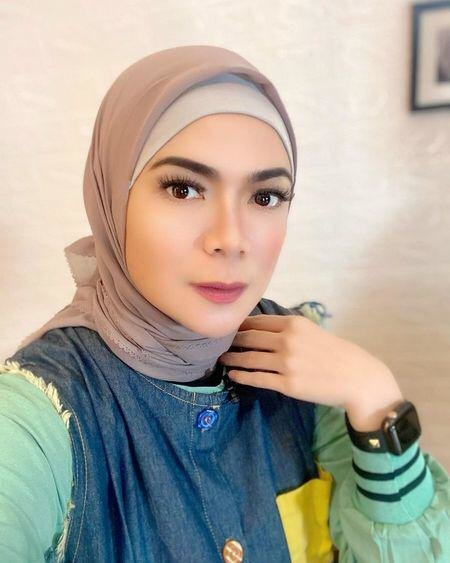 shezy idris berhijab