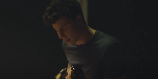 Lirik Lagu Mercy - Shawn Mendes | merdeka.com