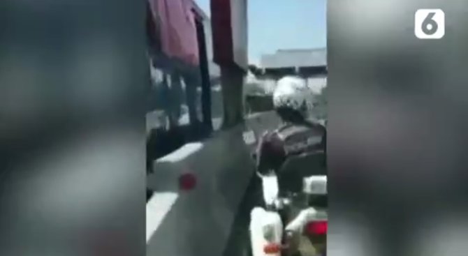 viral rombongan pengantar jenazah terobos tol rusak fasilitas dan aniaya petugas
