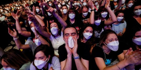Peneliti: Tak Ada Tanda Infeksi Covid Setelah Konser di Spanyol Dihadiri 5.000 Orang