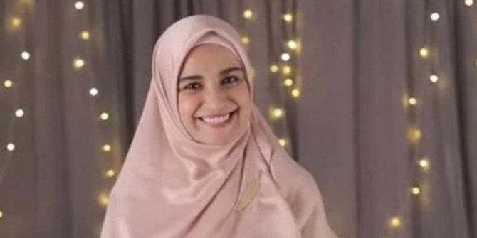 Cara Memakai Jilbab Segi Empat untuk Sehari-hari, Simpel namun Tetap Modis