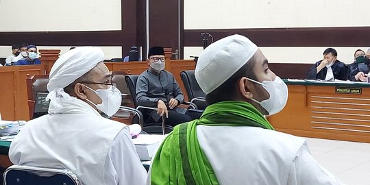 Dalam Sidang, Rizieq Pertanyakan Ada Spanduk 'Adili Rizieq. Jangan Kabur'