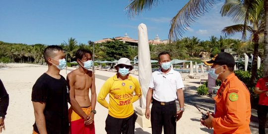 Terjebak Air Pasang di Pantai Geger Nusa Dua, Turis asal Bandung Diselamatkan