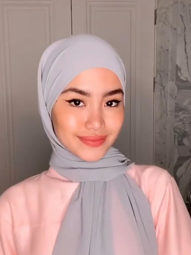 6 cara memakai pashmina mudah tampilan hijab sederhana namun elegan