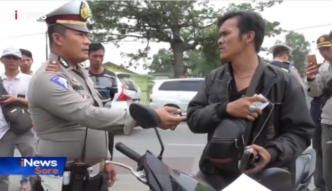 debt collector tolak dan marah saat dirazia polisi