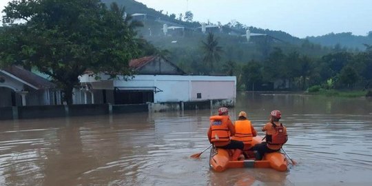 2 Desa di Cianjur Diterjang Banjir, Puluhan Warga Mengungsi