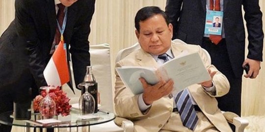 Menhan Prabowo Pimpin Kenaikan Pangkat Awak KRI Nanggala-402