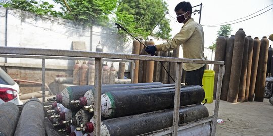 Dua Pedagang India Ditangkap karena Timbun dan Jual Oksigen di Pasar Gelap