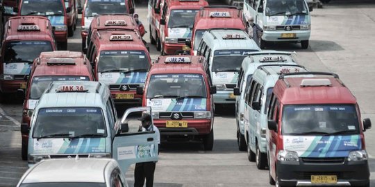Transportasi Diperbolehkan Beroperasi, Aktivitas Warga di Bandung Diperketat
