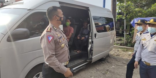 Tiga Mobil Travel Gelap Angkut Penumpang Terjaring Razia di Semarang