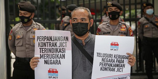 Aksi Serikat Pekerja JICT Geruduk Kejagung