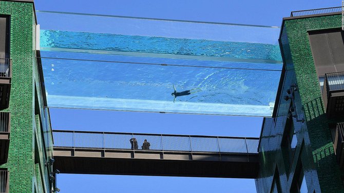 sky pool pertama di dunia yang ada di london
