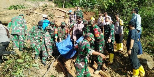 Basarnas Diturunkan Bantu Proses Evakuasi Korban Longsor di Tapanuli Selatan