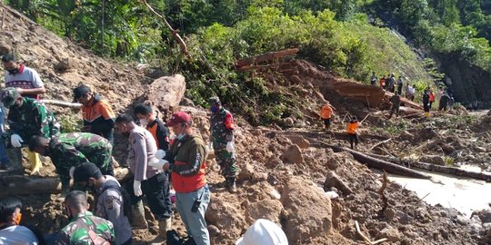 BNPB: Alat Berat Dikerahkan ke Lokasi Longsor di Tapanuli Selatan