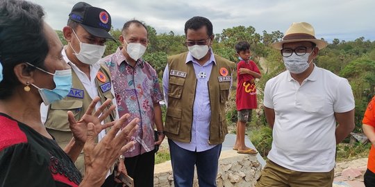 Kunjungi Korban Badai Seroja, Gubernur Ridwan Kamil ke Kupang Bawa Uang Rp1 Miliar