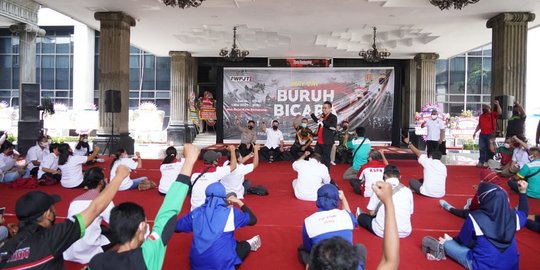 100 Buruh Divaksinasi Covid-19 di Kantor Wali Kota Semarang saat Peringati May Day