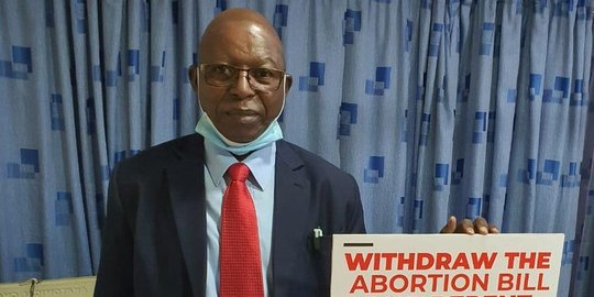 Stephen Karanja, Dokter Anti-Vaksin dari Kenya Meninggal Karena Covid-19