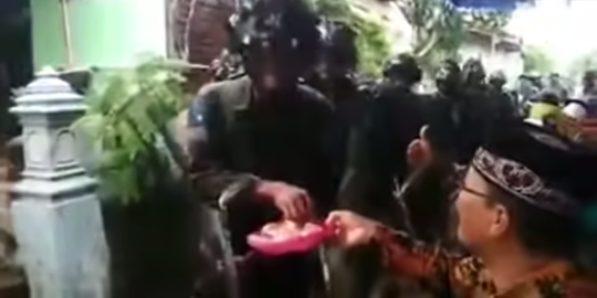 Begini Jadinya Jika TNI Latihan Perang Lewat Pesta Pernikahan, Banyak Tawaran Makanan