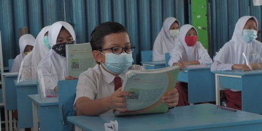 Anies Pastikan Keselamatan Siswa saat Belajar Tatap Muka di Sekolah