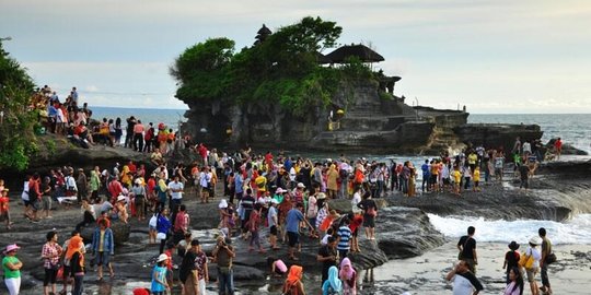 Anggota DPR Minta Jokowi Tutup Wisata saat Libur Lebaran