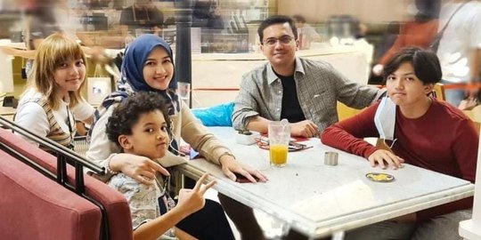 Potret Harmonis Sahrul Gunawan Buka Puasa Bareng Mantan Istri, Didoakan Rujuk