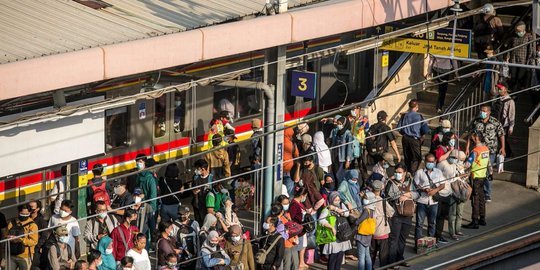 Dishub dan KAI Setiap Hari akan Evaluasi Waktu Operasional Stasiun Tanah Abang