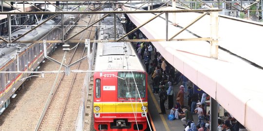 Penumpang Diperbolehkan Transit Kereta di Stasiun Tanah Abang