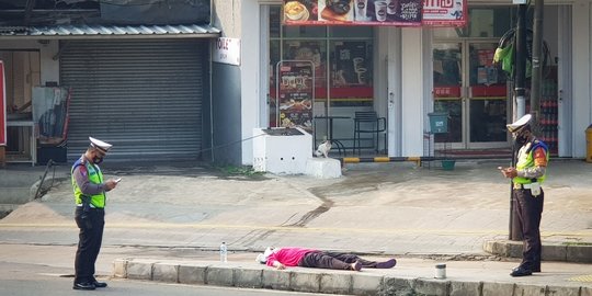 Dikira Meninggal, Wanita Jatuh di Bawah Fly Over Diduga Depresi