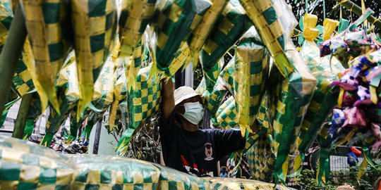 Pernak-pernik Lebaran Mulai Dijual