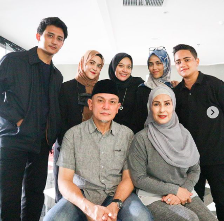 sama sama bermain di love story the series intip potret keluarga hengky tornando