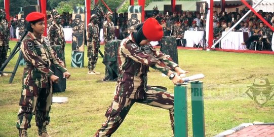 Ketangguhan Prajurit Wanita Kopassus, Patahkan Besi Pakai Satu Jari dan Koran