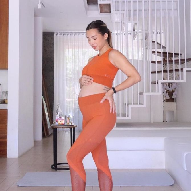 lahirkan anak ketiga intip momen perjalanan kehamilan jennifer bachdim