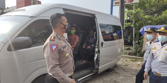 Cegah Pemudik, Polisi Jaga Ketat Jalur Tikus di Bali