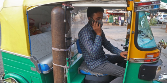 Sopir di India Ubah Bajaj Jadi 'Ambulans' dengan Oksigen Gratis untuk Pasien Covid-19