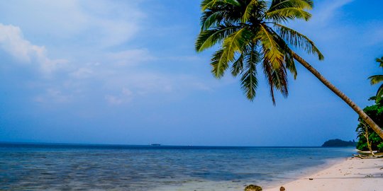 Pesona Pantai Pasir Putih Pulau Kelagian, Pulau Tak Berpenghuni di Lampung