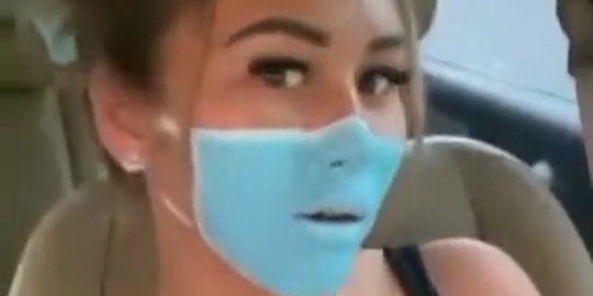 Imigrasi Bali Deportasi Bule Rusia yang Lukis Masker di Wajah