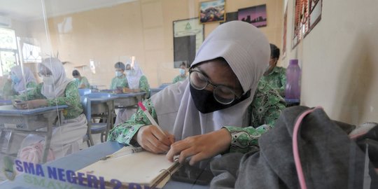 PDIP Usul Pemerintah Sediakan Tes Covid-19 untuk Siswa yang Belajar Tatap Muka