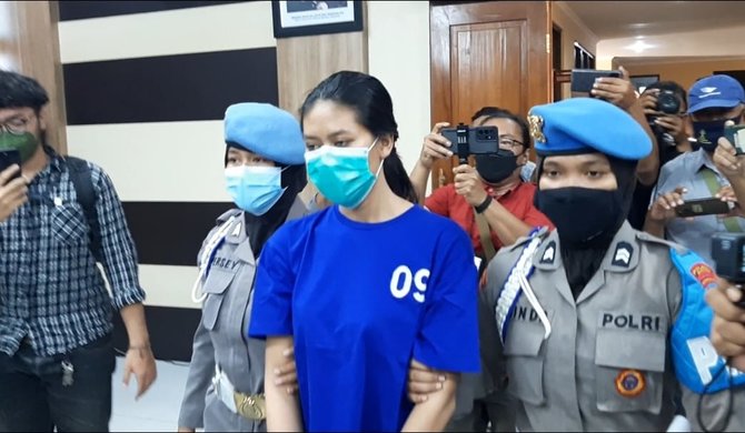 polisi memberikan keterangan terkait kasus satai beracun di bantul