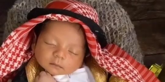 5 Potret Terbaru Anak Nadya Mustika dan Rizki DA, Gayanya Lucu Bak Pangeran Arab