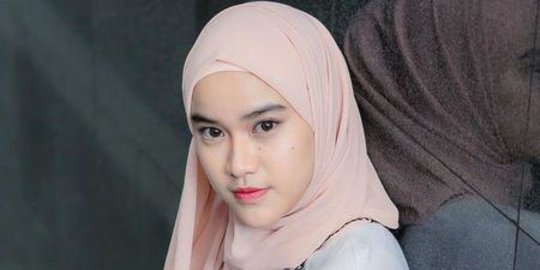 4 Potret Uty Bonita Eks JKT 48 dalam Balutan Hijab, Makin Cantik