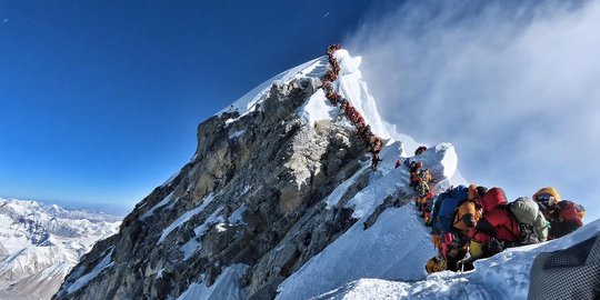 Covid-19 Kian Merebak di Antara Para Pendaki Gunung Everest