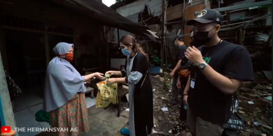 banjir pujian ini deretan artis yang bagikan sembako di bulan ramadan