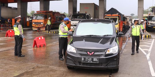 Nekat Mudik, Pengendara di Tol Cikupa Dipaksa Putar Balik