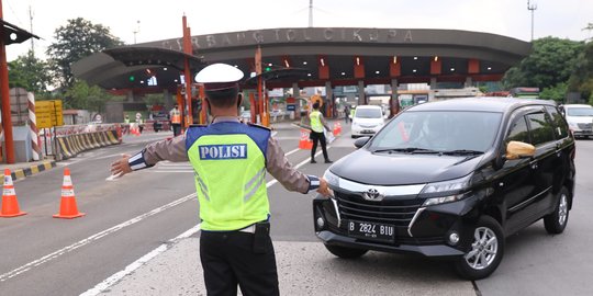 Polisi Putar Balik Puluhan Kendaraan Menuju Serang dan Merak