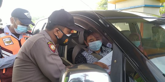 Baru 2 Jam Penyekatan, Belasan Kendaraan Diputarbalik di Pintu Tol Singosari