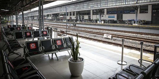 Sepinya Stasiun Pasar Senen di Tengah Larangan Mudik