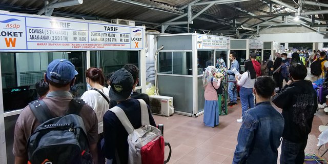 Polisi Putar Balik Puluhan Pemudik di Pelabuhan Merak Banten