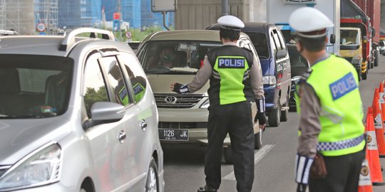 Polisi Putarbalik Ratusan Kendaraan di Jalur Utama Bandung-Cianjur