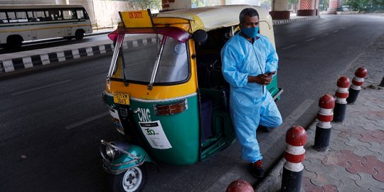 Di Tengah Kegentingan Lonjakan Covid-19, Bajaj Ambulans India Bertindak