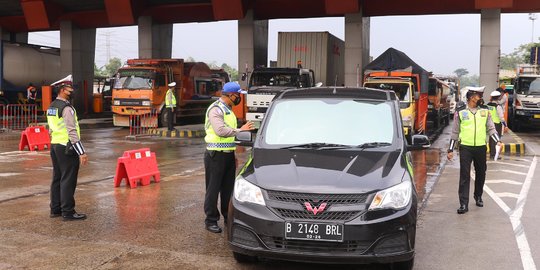 Hari Pertama Larangan Mudik, 1.258 Kendaraan Diputar Balik & Didominasi Mobil Pribadi